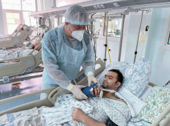 Хирурги в Краснодаре пришили 33-летнему мужчине отрезанную кисть