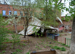 В Краснодарском крае на линейке рухнувшая крыша прибила двух женщин