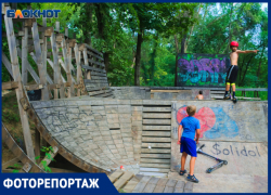 Аварийная скейт-площадка в Краснодаре собирает детей-экстремалов