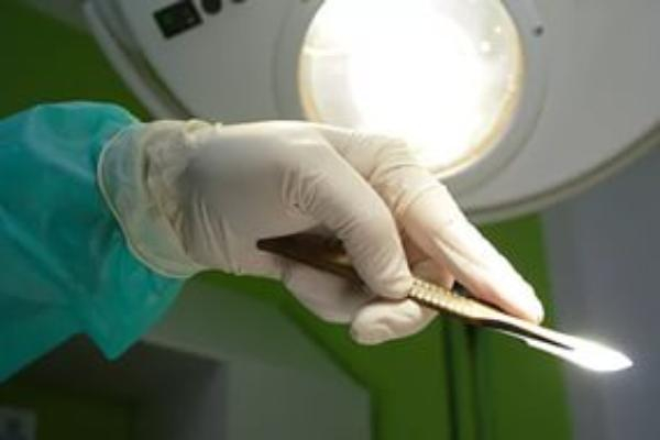 Кубанские врачи спасли пациенту кисть руки, отрезанную циркулярной пилой