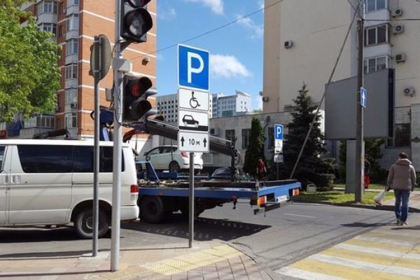 Еще одна парковка в центре Краснодара стала доступна лишь для инвалидов