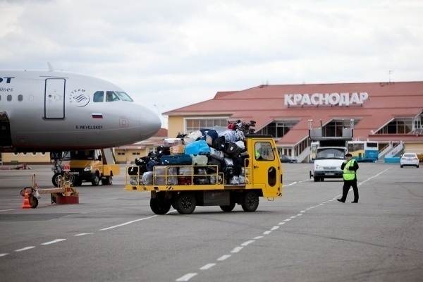 В Краснодаре аэропорт начал работу в штатном режиме