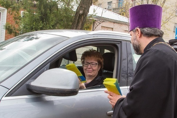 Накануне Пасхи в Краснодаре выпустили десять заповедей для водителей