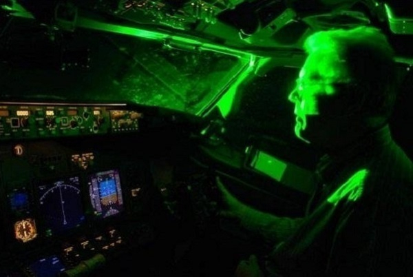 Луч лазера ослепил пилотов «Боинга» под Анапой