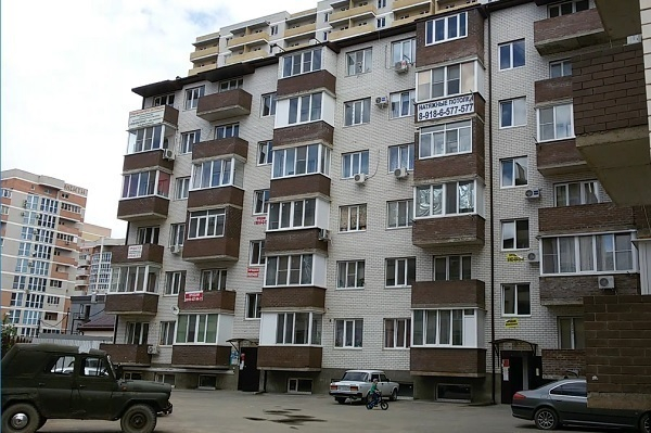 Жильцы многоэтажки по улице Есенина 110/1 четвертую неделю живут без электричества и горячей воды