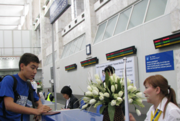 Пассажир из Краснодара шестой день живет в Международном аэропорту «Манас» в Бишкеке