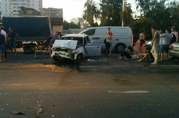В Краснодаре водитель «семерки» устроил страшную аварию с «Фордом»