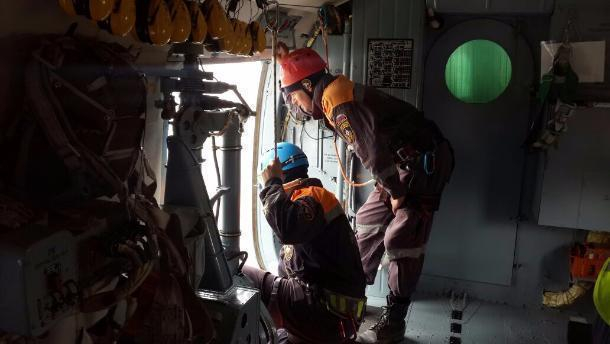 Спасатели опубликовали первые кадры с места крушения сухогруза в Черном море