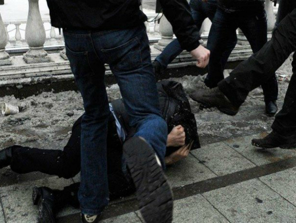 Толпа подростков жестоко избила сверстника в Краснодаре