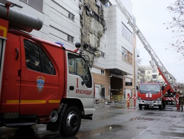 «Трагедия в Кемерово Краснодар не научила?»: пожарные во время учений в ТРЦ уткнулись в запертые двери