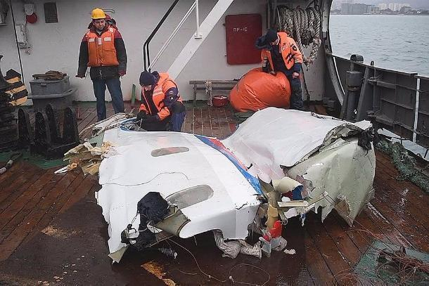 Самолет Ту-154 разбился в результате попытки пилота посадить лайнер на воду под Сочи
