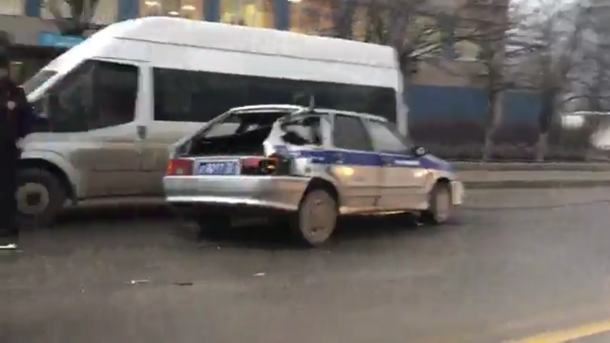 Полицейская машина в Новороссийске столкнулась с грузовиком и маршруткой