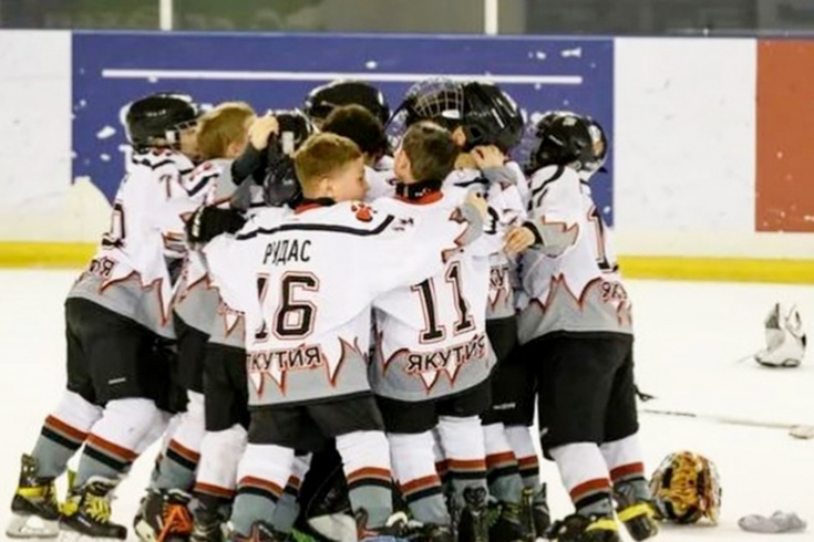 Юные хоккеисты устроили «ледовое побоище» на турнире в Сочи