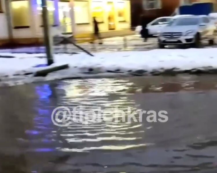 Музыкальный район Краснодара превратился в крещенскую купальню после дождей