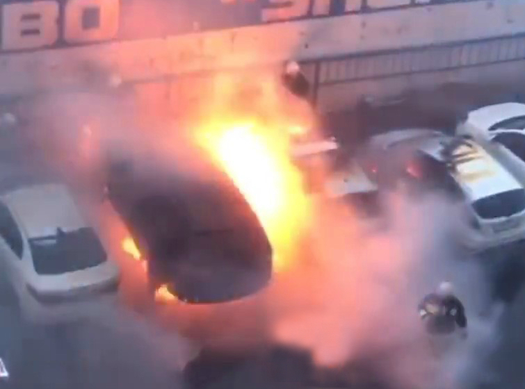 Три автомобиля сгорели у Сенного рынка в Краснодаре