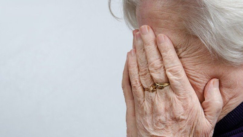 Пенсионерка в Краснодаре передала мошеннику полмиллиона за несуществующее ДТП с внучкой