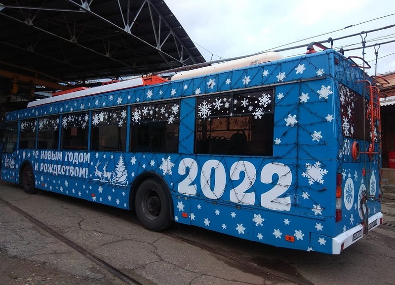 Украшенные к Новому году трамваи и троллейбусы выйдут на маршруты с 10 декабря