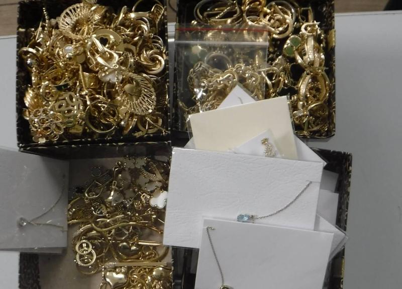 Семейная пара пыталась провезти полкило золота из Стамбула в Краснодар