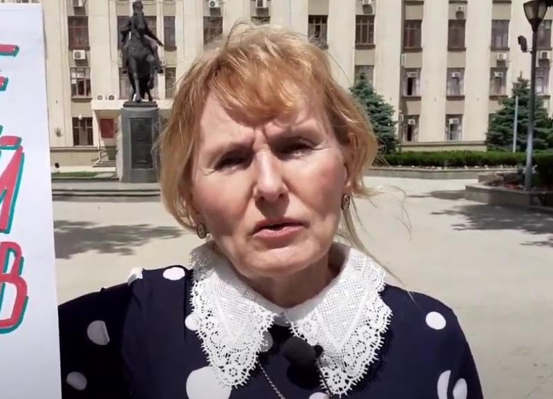 Разорённая чиновниками Краснодара бизнес-леди вновь вышла на пикет