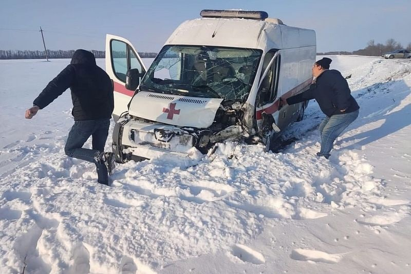 На Кубани в ДТП с участием скорой помощи пострадали 4 человека